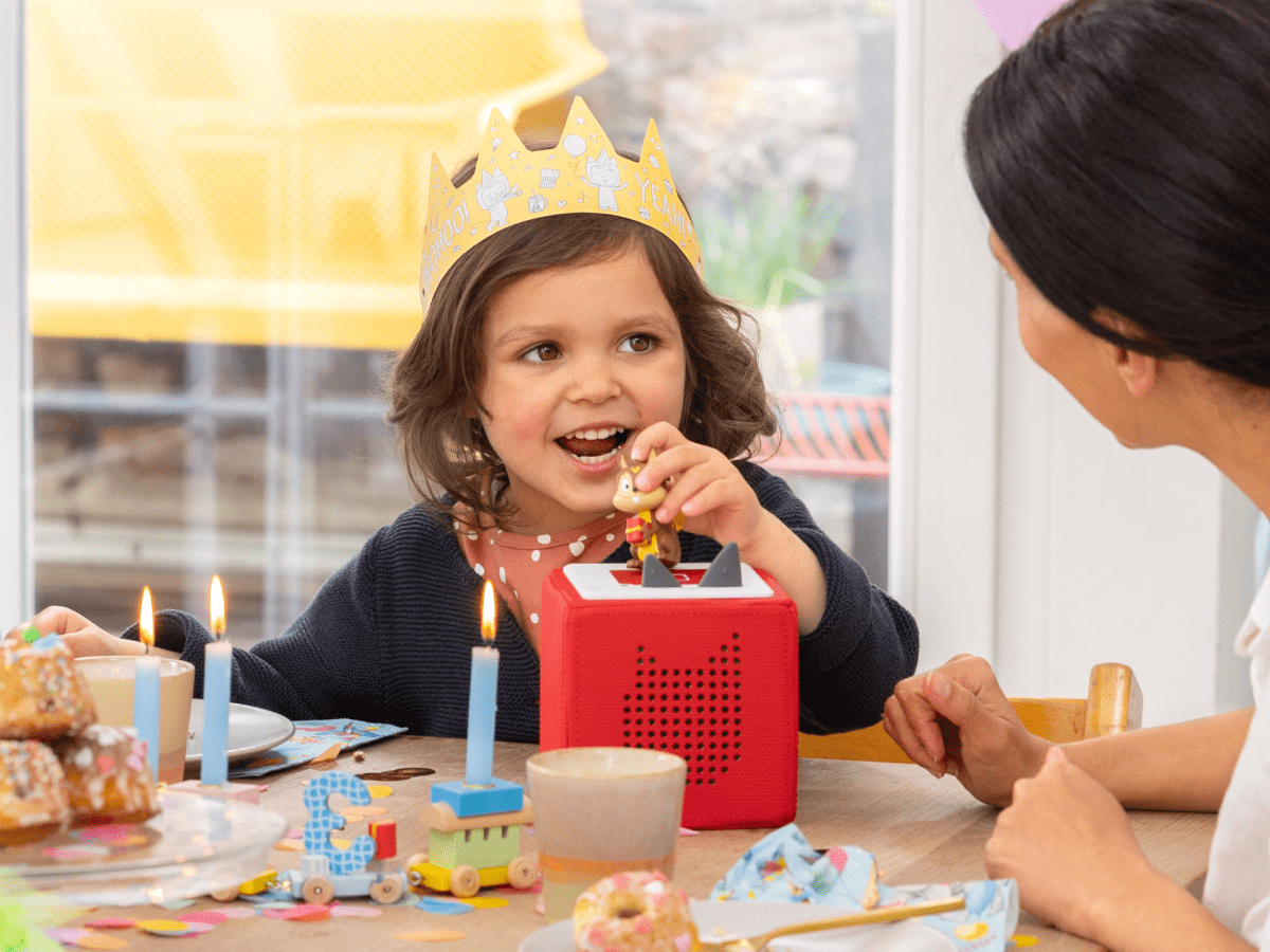 Child Playing With Favorite Children'S Songs: Celebration Songs Tonie